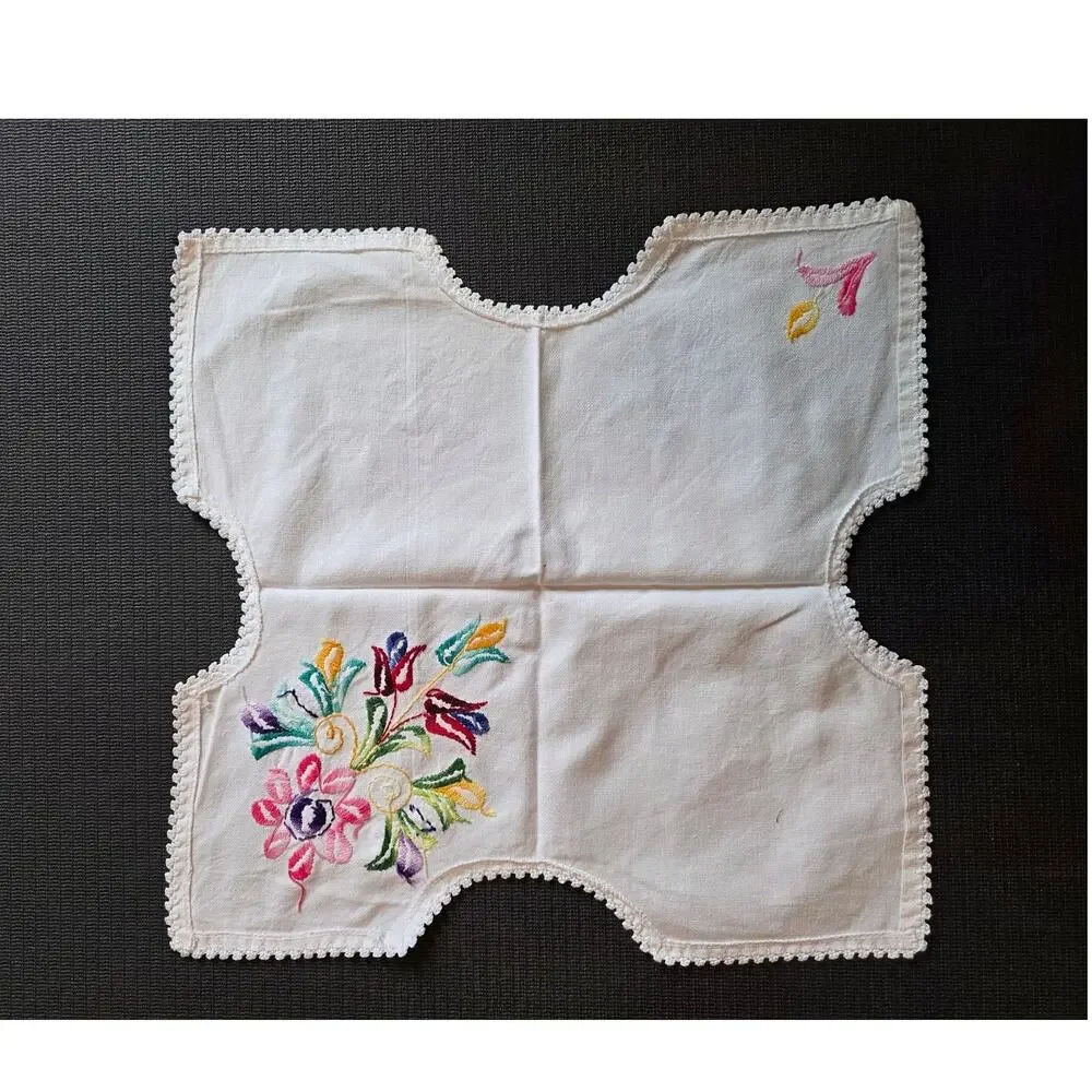 VTG Multicolored Embroidered Floral White Doily Breadbasket Liner Grannycore
